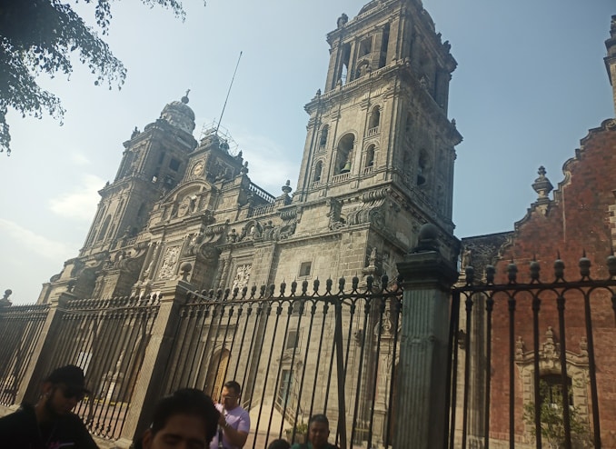 zunehmend_vom_einsturz_bedrohte_kathedrale_von_mexico-city