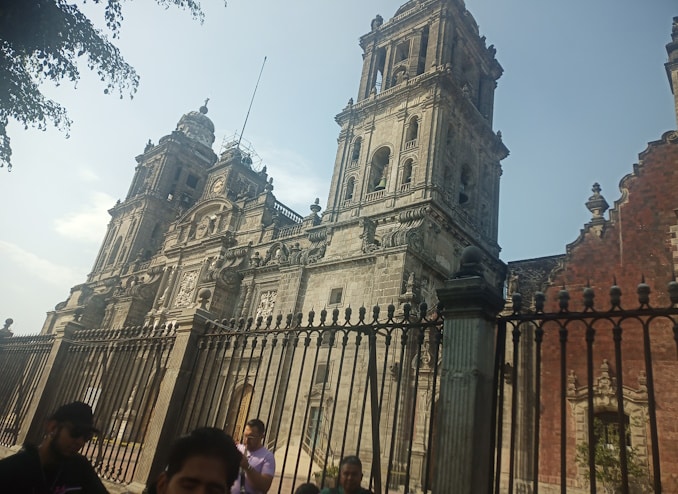 zunehmend_vom_einsturz_bedrohte_kathedrale_von_mexico