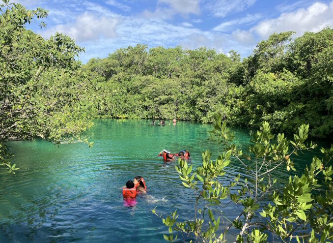 cenote_beim_tauchen