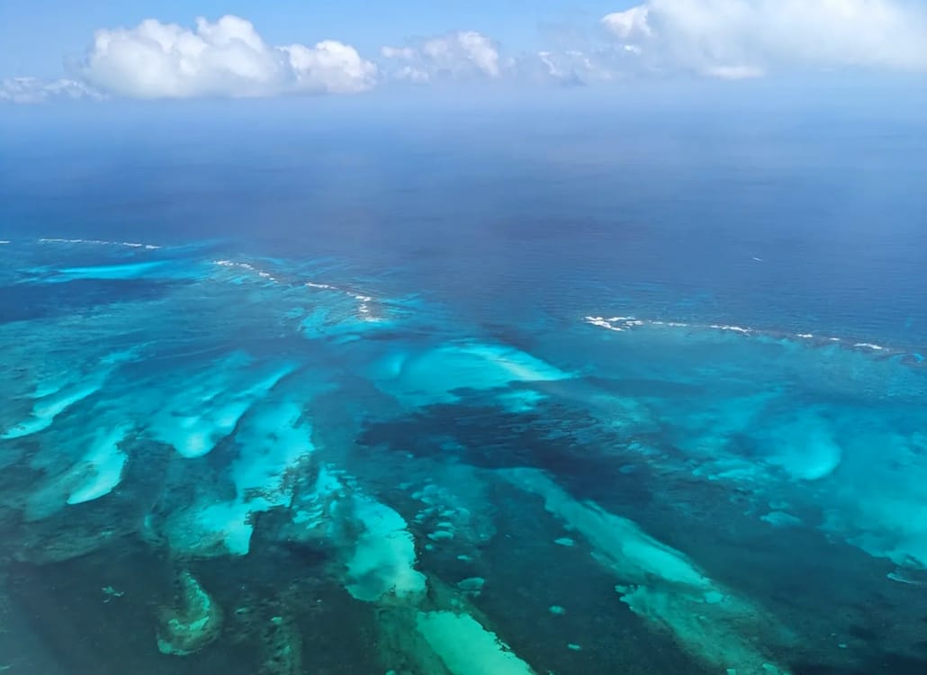 das_reef_von_belize_aus_dem_flugzeit