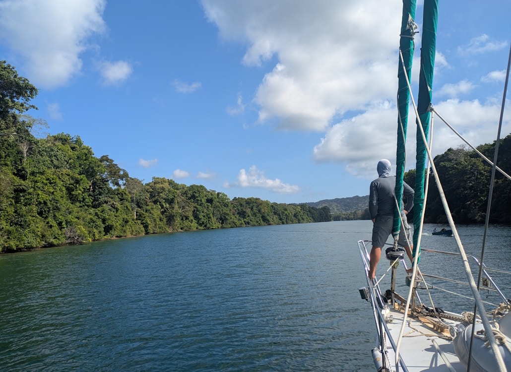 einfahrt_in_rio_chagres_mit_auskuck